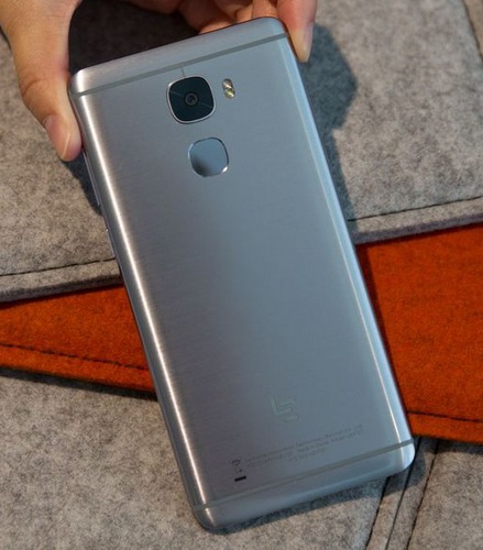 Смартфон LeEco LePro 3 вид сзади
